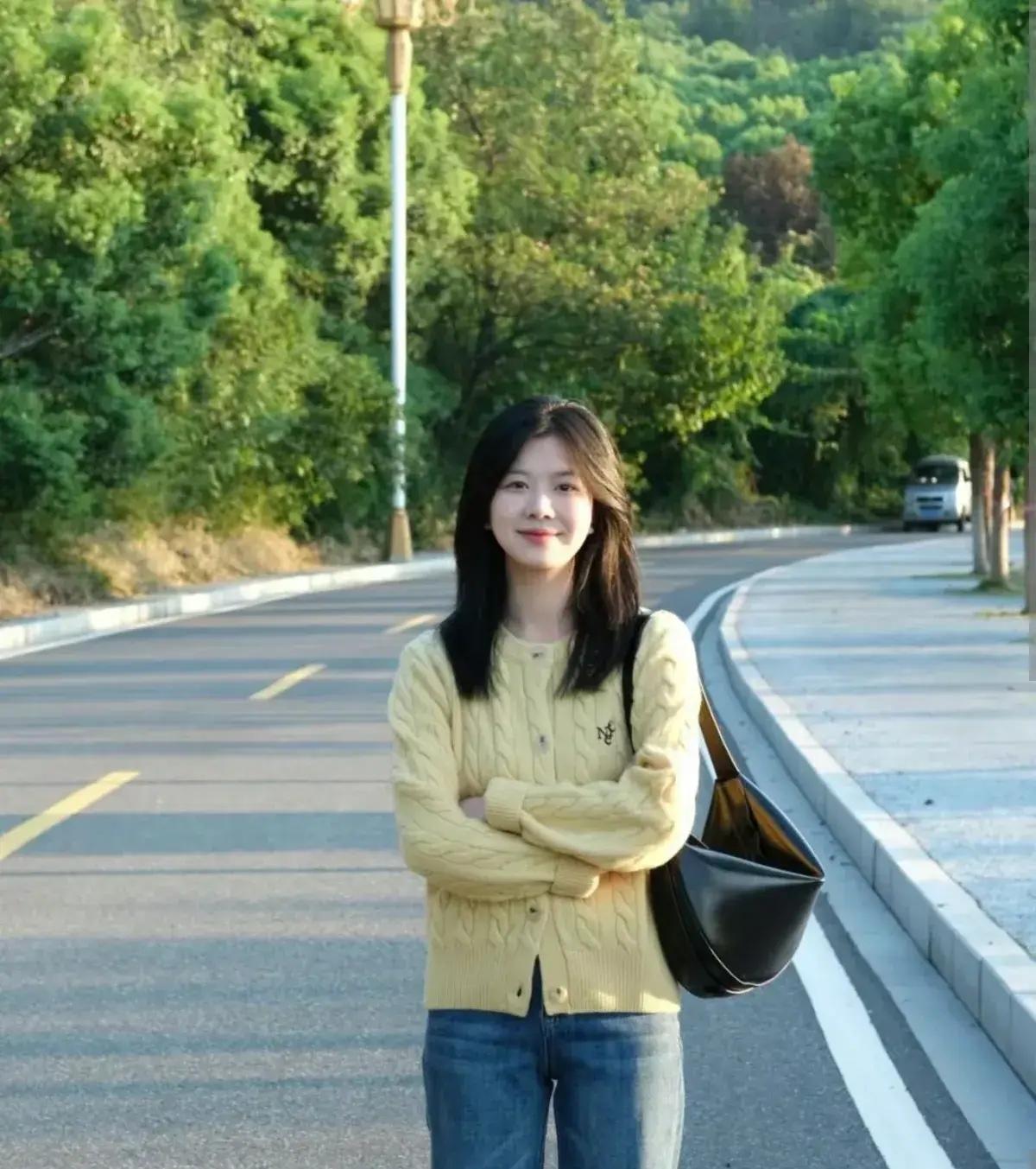 上联：前后为难，求下联左右逢源。