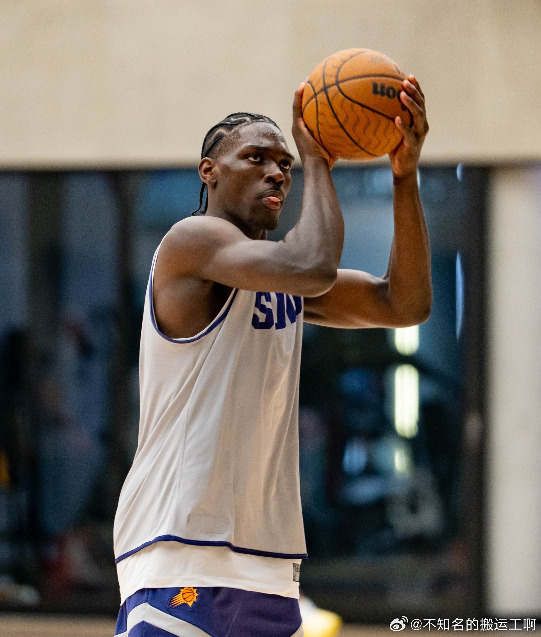 菲尼克斯太阳  外媒：拉希尔·弗莱明就是个进攻篮板机器。他的篮板里有47%是进攻