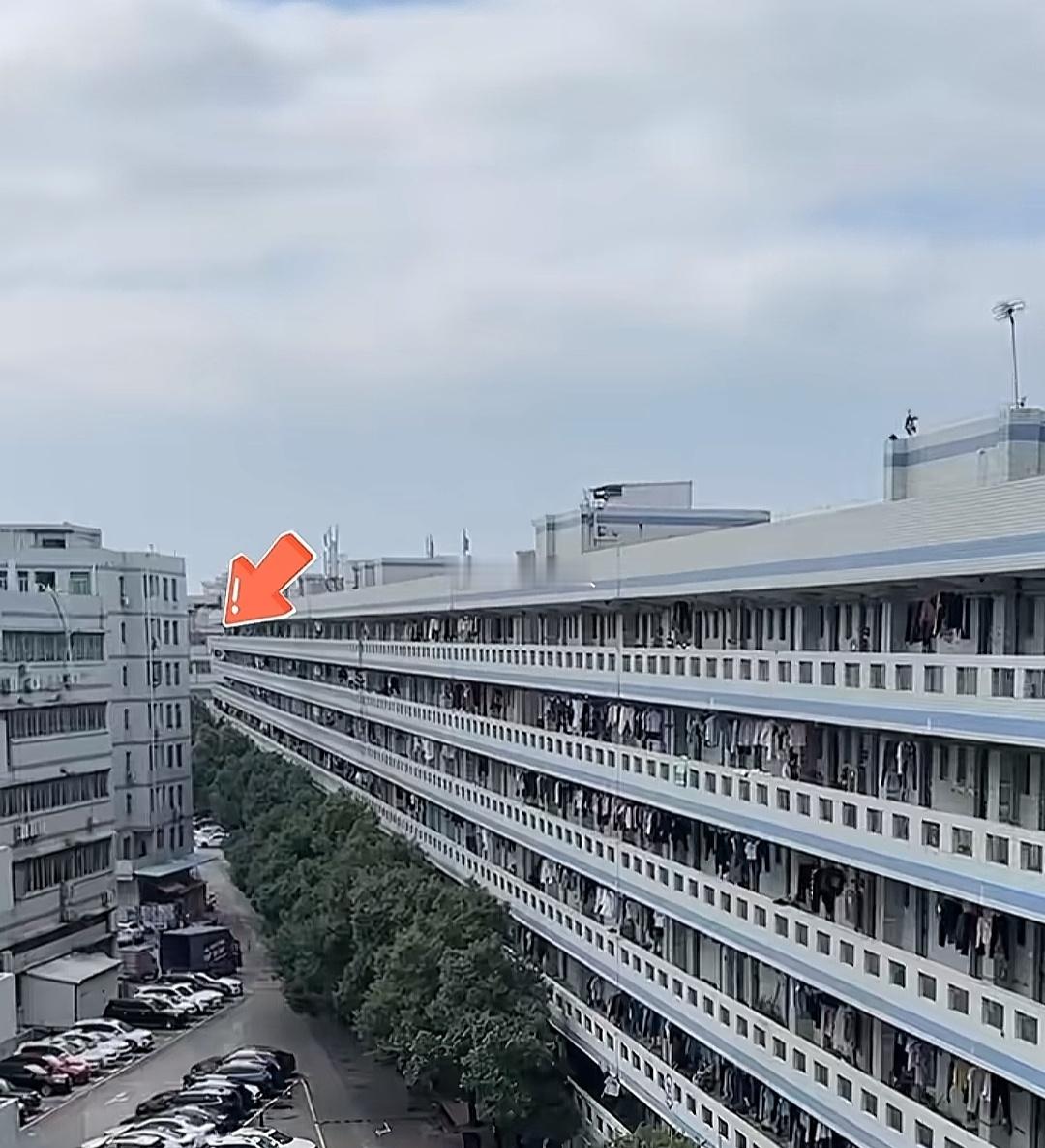 深圳最长的宿舍楼，足足有一公里，深圳最高的楼平安大厦，也才599米 