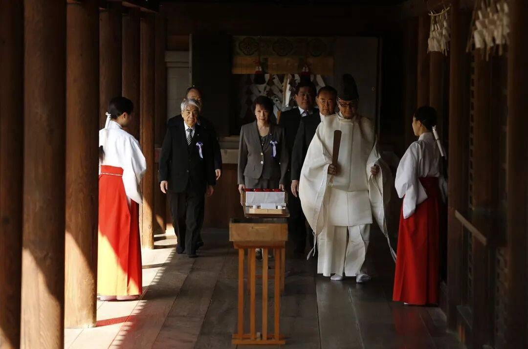 日本高层透露，二战投降纪念日这天，高市早苗可能要恶心中国一把。违背诺言还是遵守承