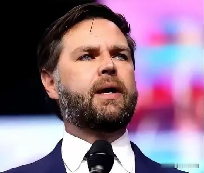 万斯这话一出，台下那些未来军官估计心里都咯噔一下。他直接挑明“美国绝对主导时代结