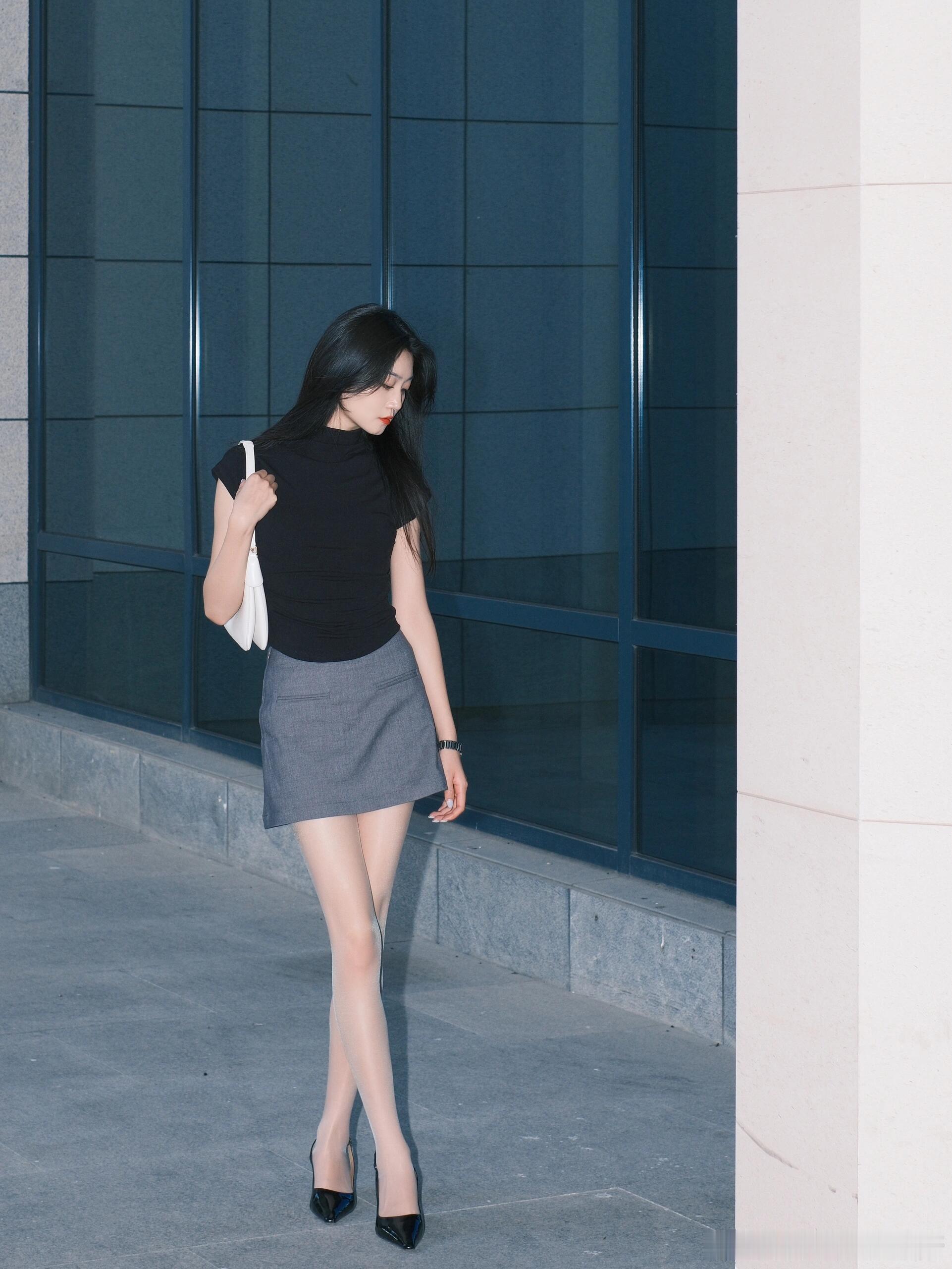 丝袜给腿腿隔了一层纱的感觉～ ​​​