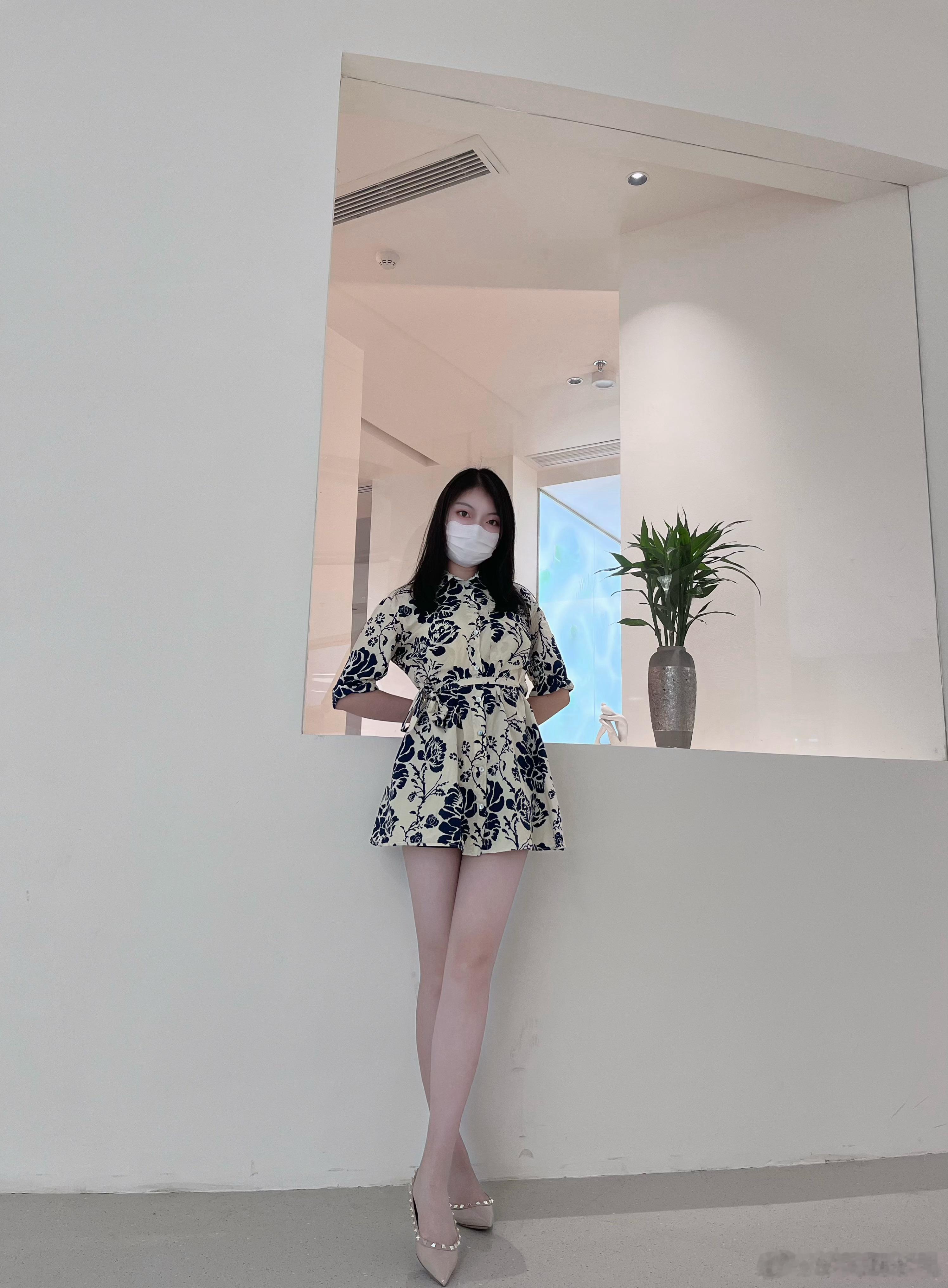 周末愉快～周末愉快穿搭大长腿丝袜 ​​​