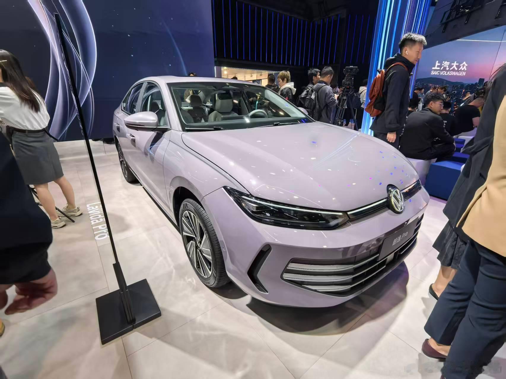 上汽大众朗逸Pro正式亮相2025广州车展，其是朗逸的第5代车型，已经在17日正