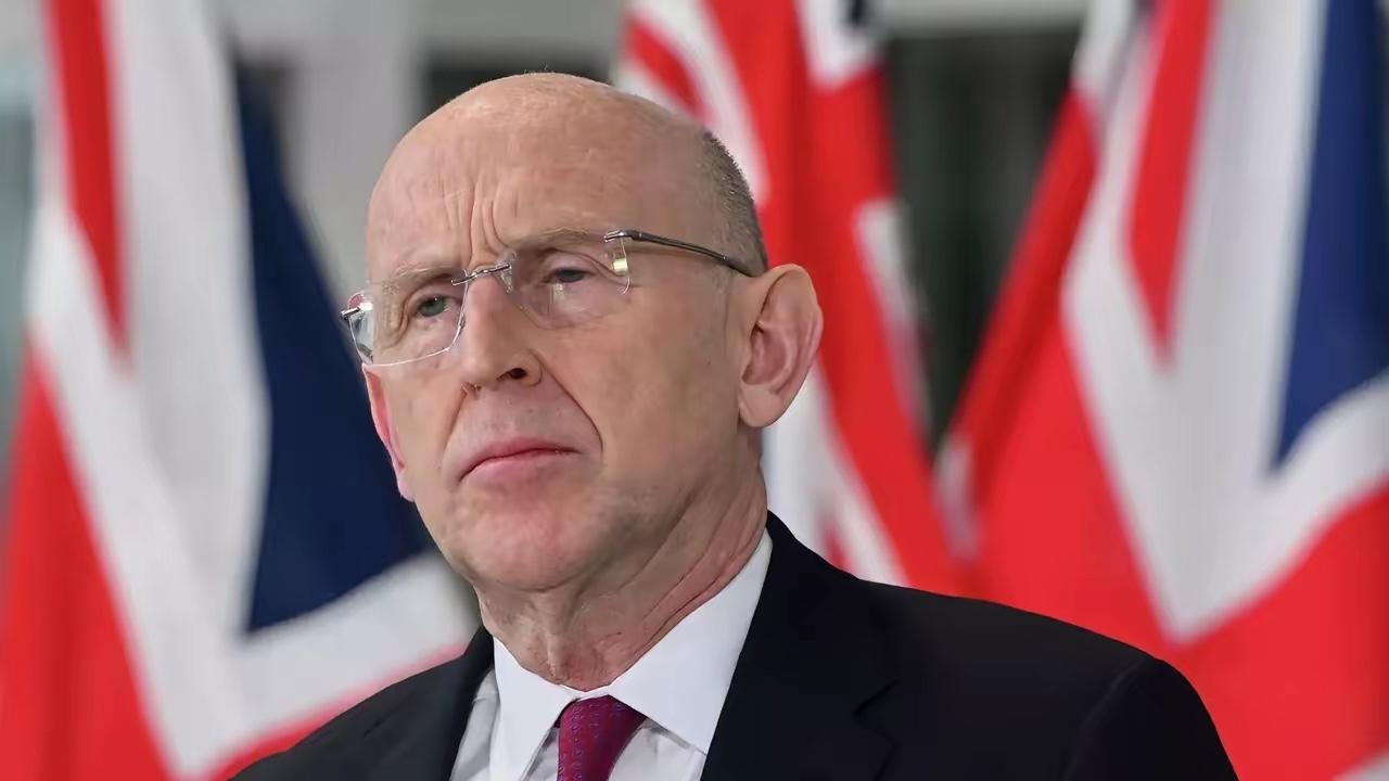 英媒3月26日报道，英国国防大臣称：普京试图分散我们的注意力，但我们不会让这种情