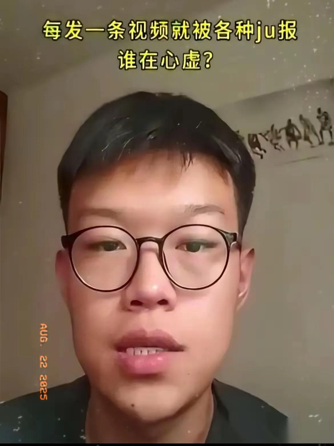 你活了二十多年没爹了！
一个男人最大的可悲之处，谁是爹？爹在哪里？
活这么大连亲