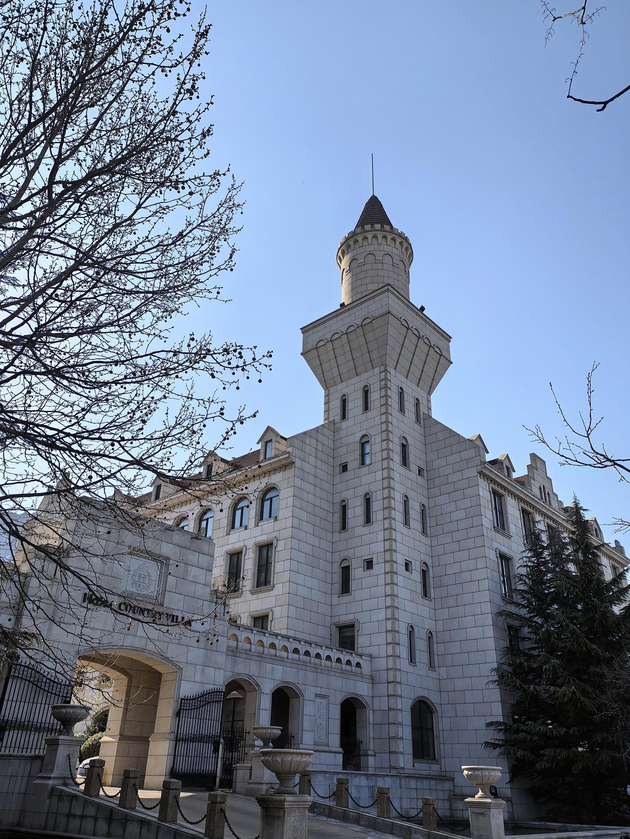 妈妈去世己半个多月，我悲痛的心情不减。睡不着觉，整天昏昏沉沉。
今天去医院买点催