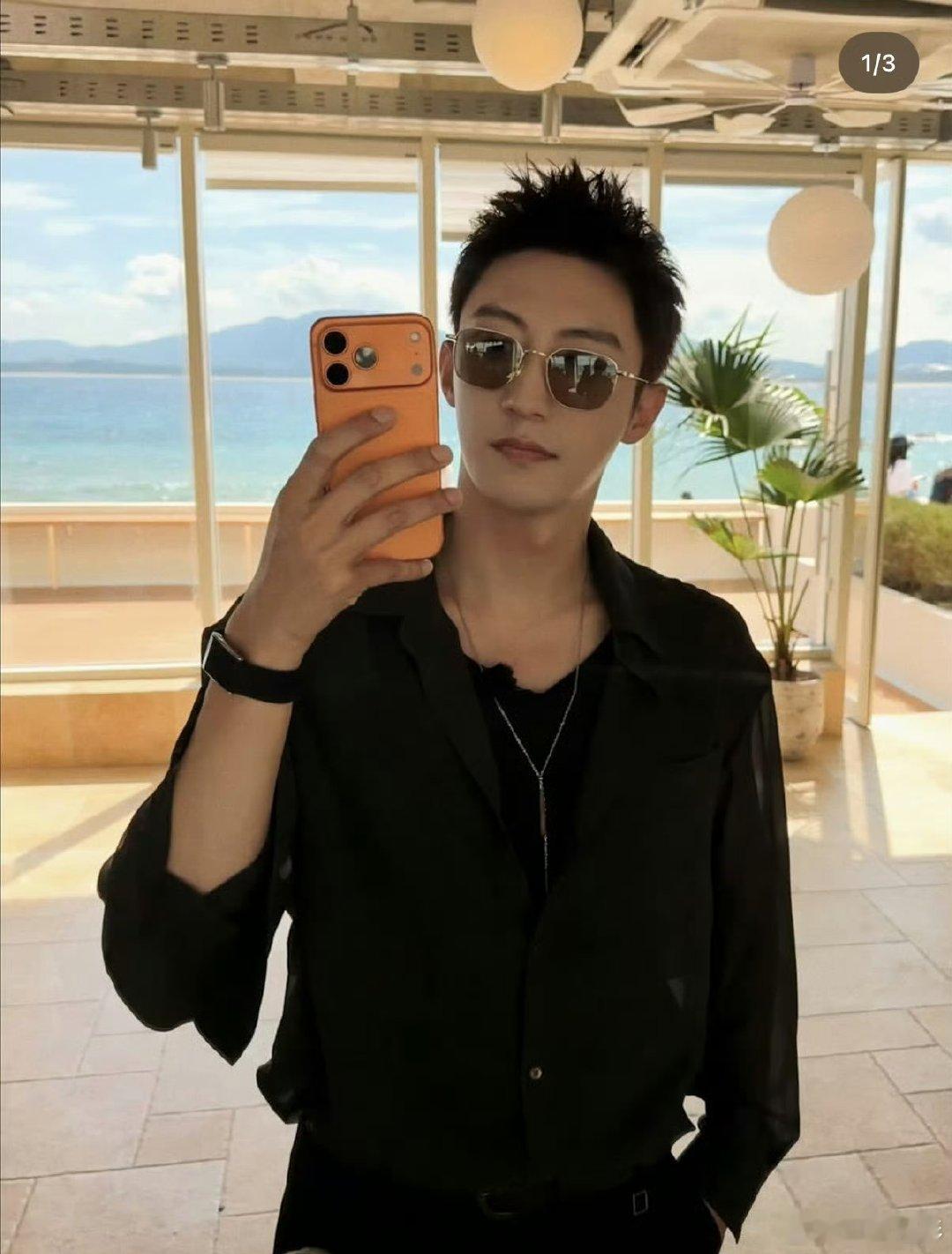黄景瑜对镜自拍黄景瑜餐吧对镜自拍 黄景瑜对镜自拍🤳黄sir又帅了 