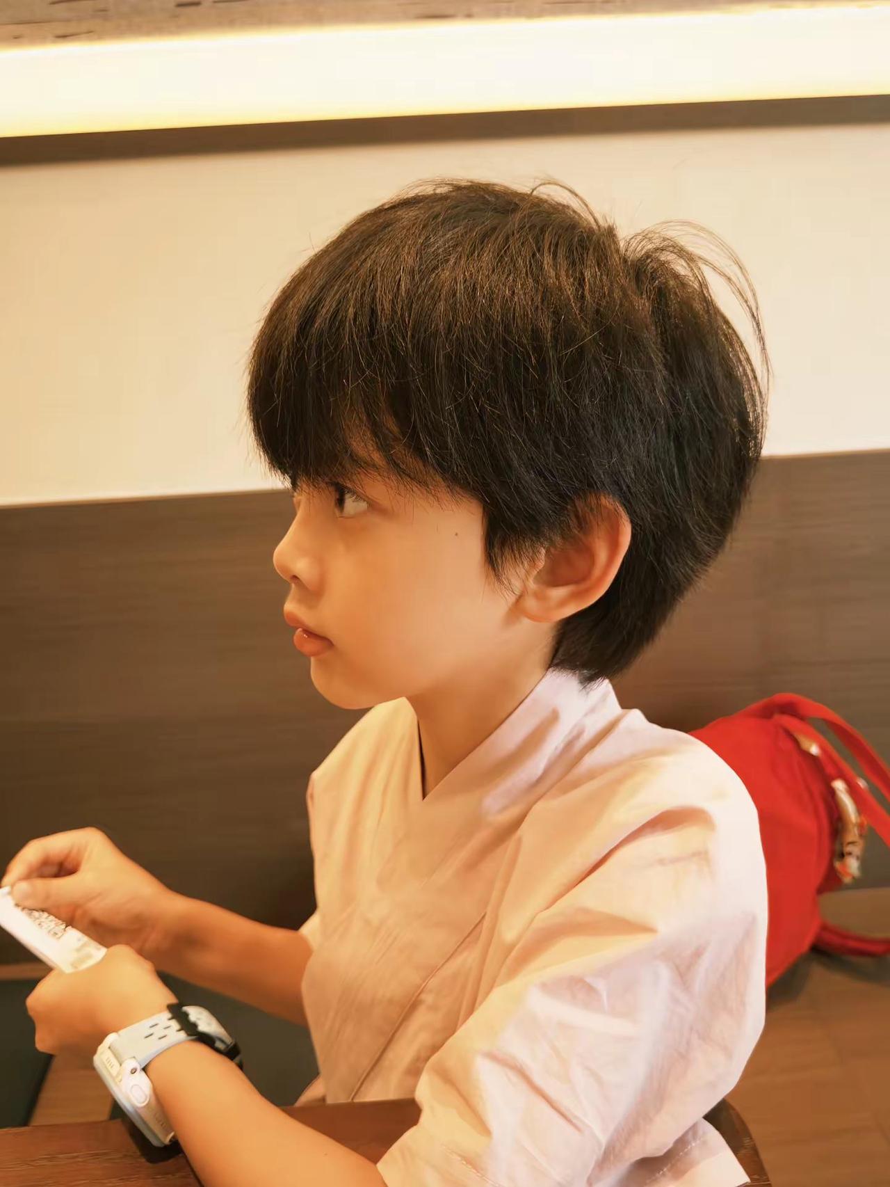 沉浸式陪娃（吃甜品🍧版）倪悦宸 也太可爱了吧 少年感
