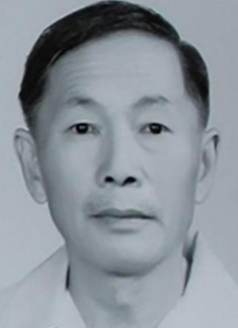 1989年，一个62岁的中国老人访美，几个中情局探员突然找到了他，出示证件后，说