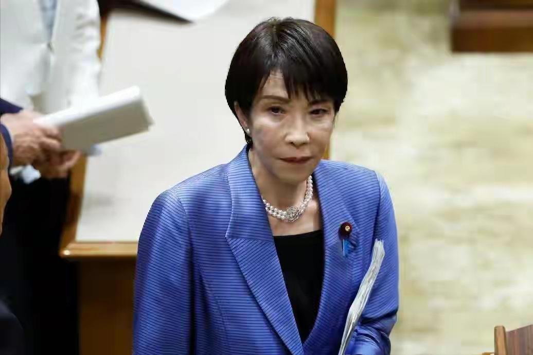 日本为何不敢对美国说不 日本不敢对美国说不，是被三道枷锁锁死。军事上，美军驻扎，