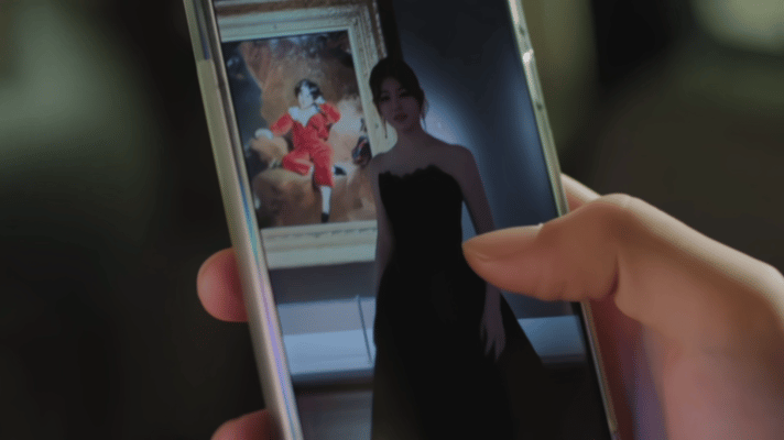 拿朋友手机看前任朋友圈 周柯宇这一段拍的也太真实了，这简直就是在演我和我的朋友了