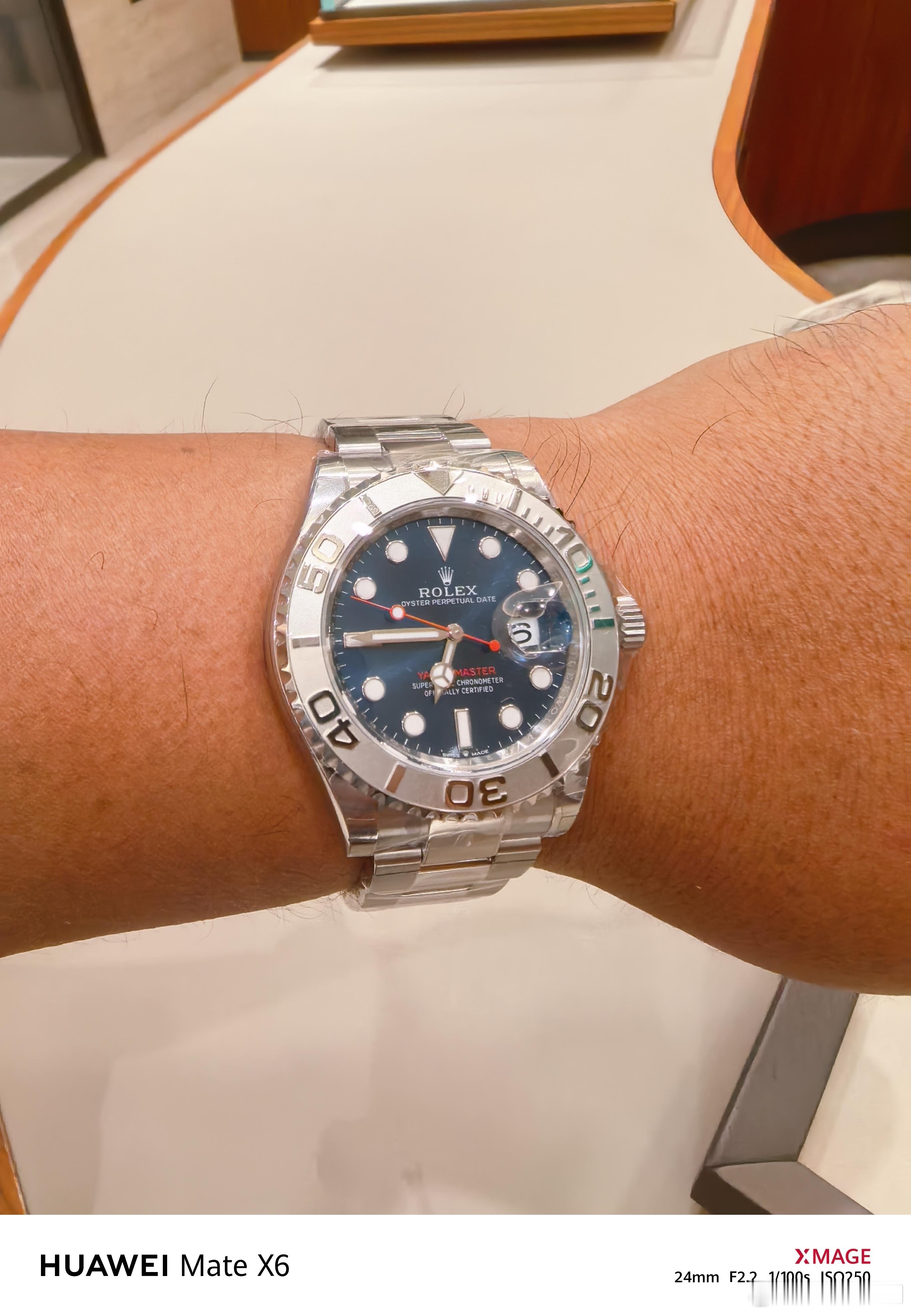 智能穿戴千亿级赛道爆发这个赛道目前确实非常火爆，不管是戴着劳力士的有钱人还是普通