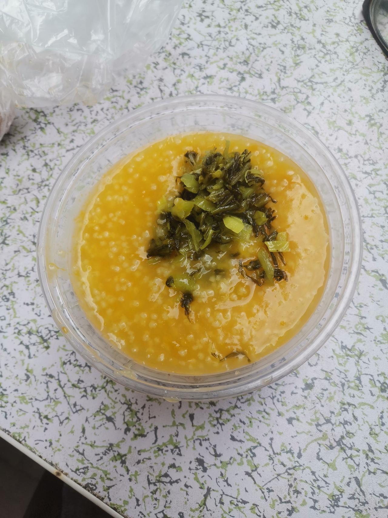 胀气难受，只要日常生活习惯改变好，一般都能够慢慢恢复正常。
      首先不要