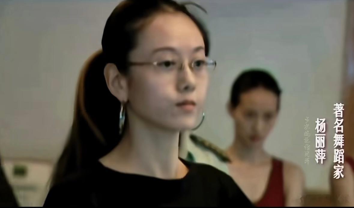 杨丽萍42岁依然这么美 这居然是42岁的杨丽萍！还以为是20多岁的小姑娘