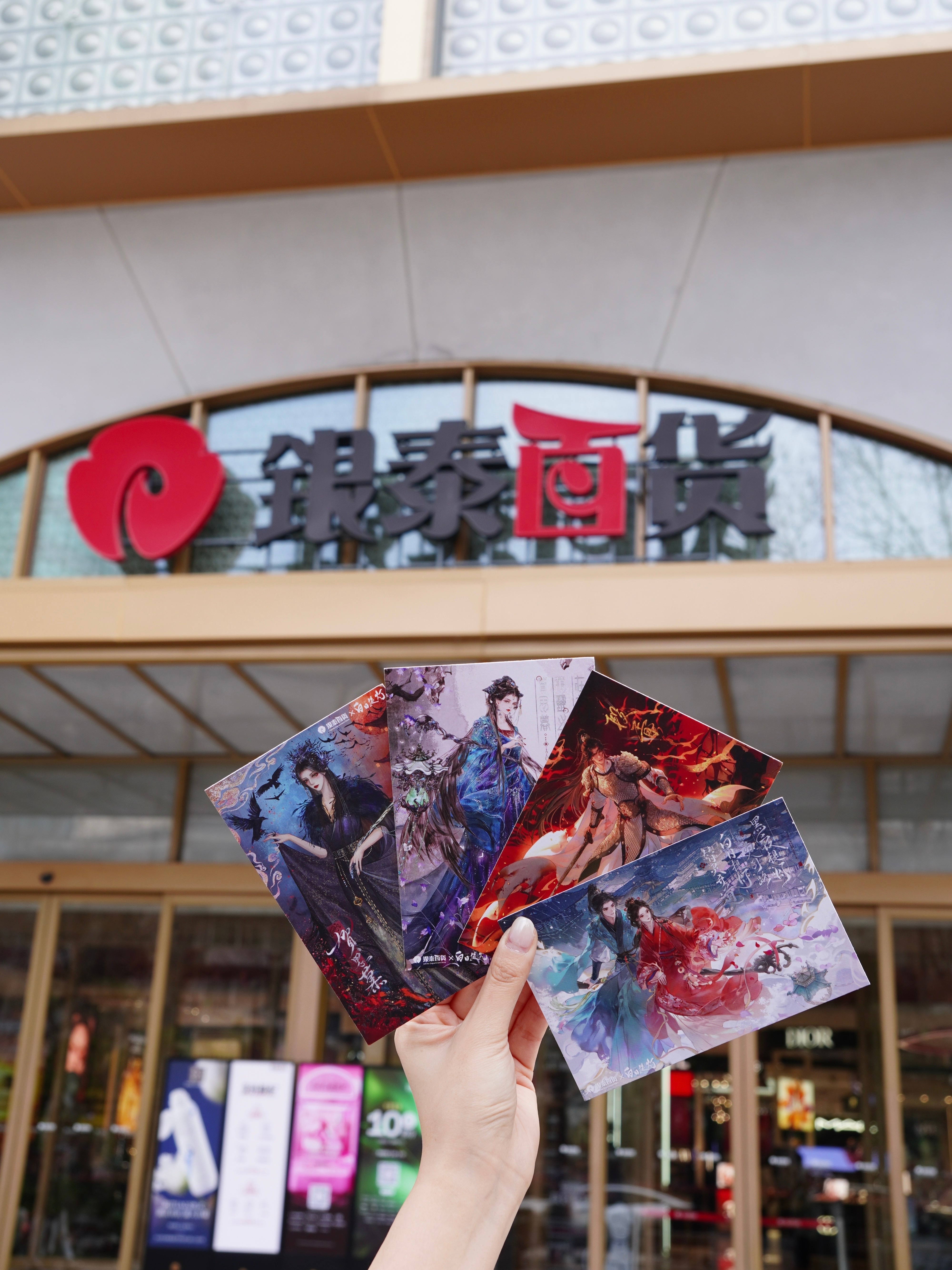 白日提灯首展线下好多人啊杭州白日提灯原版剧服首展太炸！开幕即爆满，剧粉书粉挤爆现