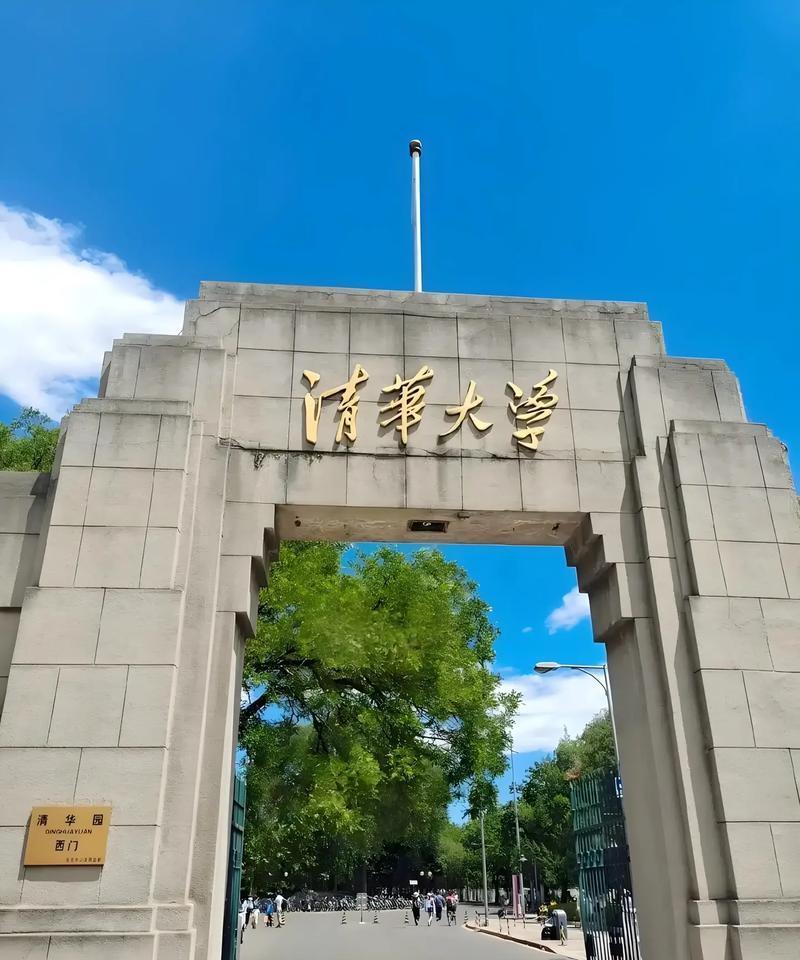 清华计算机全英文硕士招印度学生这事，网上吵得厉害。项目是真的，奖学金也给得多，学
