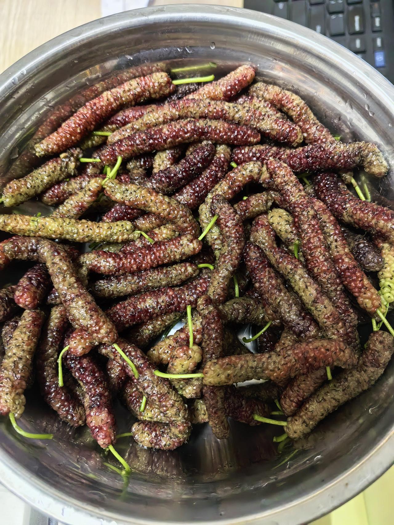 中午看到同事在吃这个，她还给我吃，我连忙问这是什么？也没有不好意思，因为我还真是