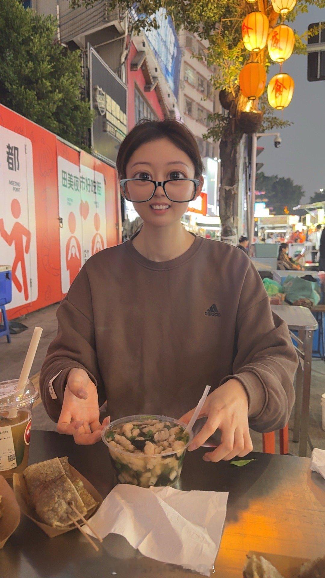 吃福鼎肉片的高知人士 