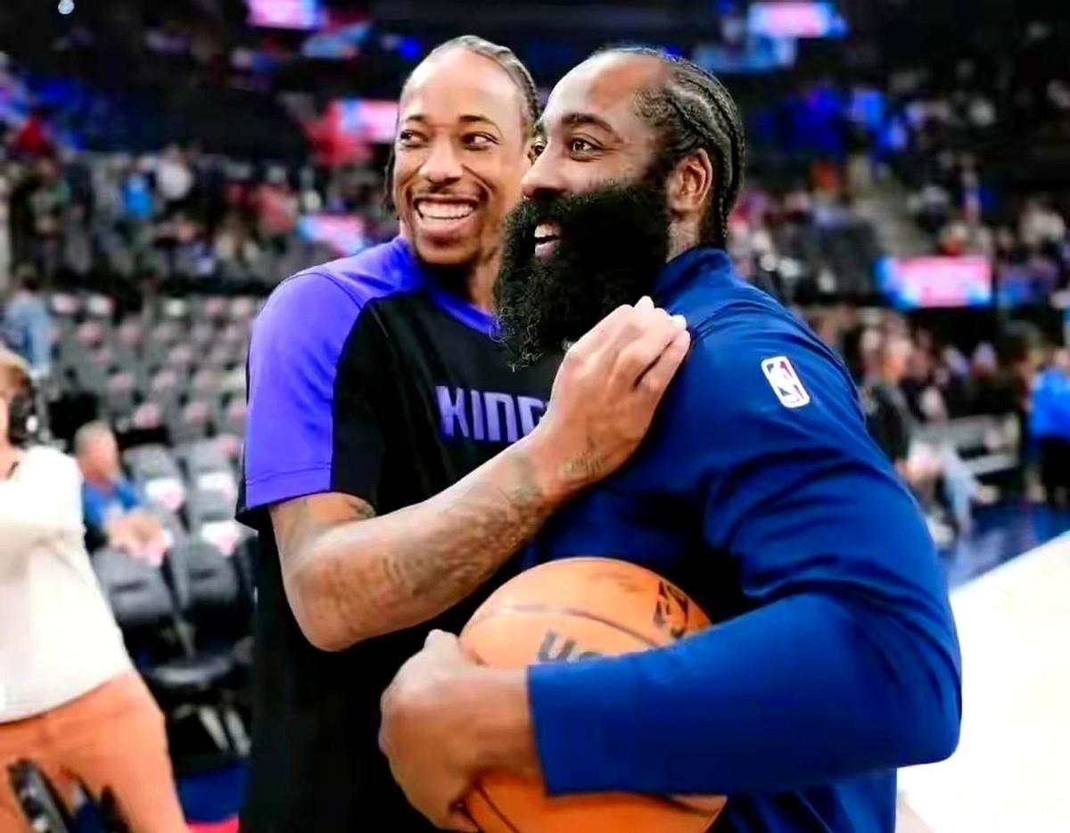 阿特金森执教哈登，上来就做了一个让所有人看不懂的动作：第一节刚打到8分钟，哈登手