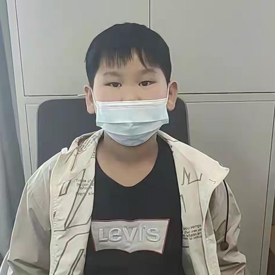 你能想象，一个10岁怕疼又晕血的孩子，在母亲生命垂危时，会做出怎样的抉择吗？十岁