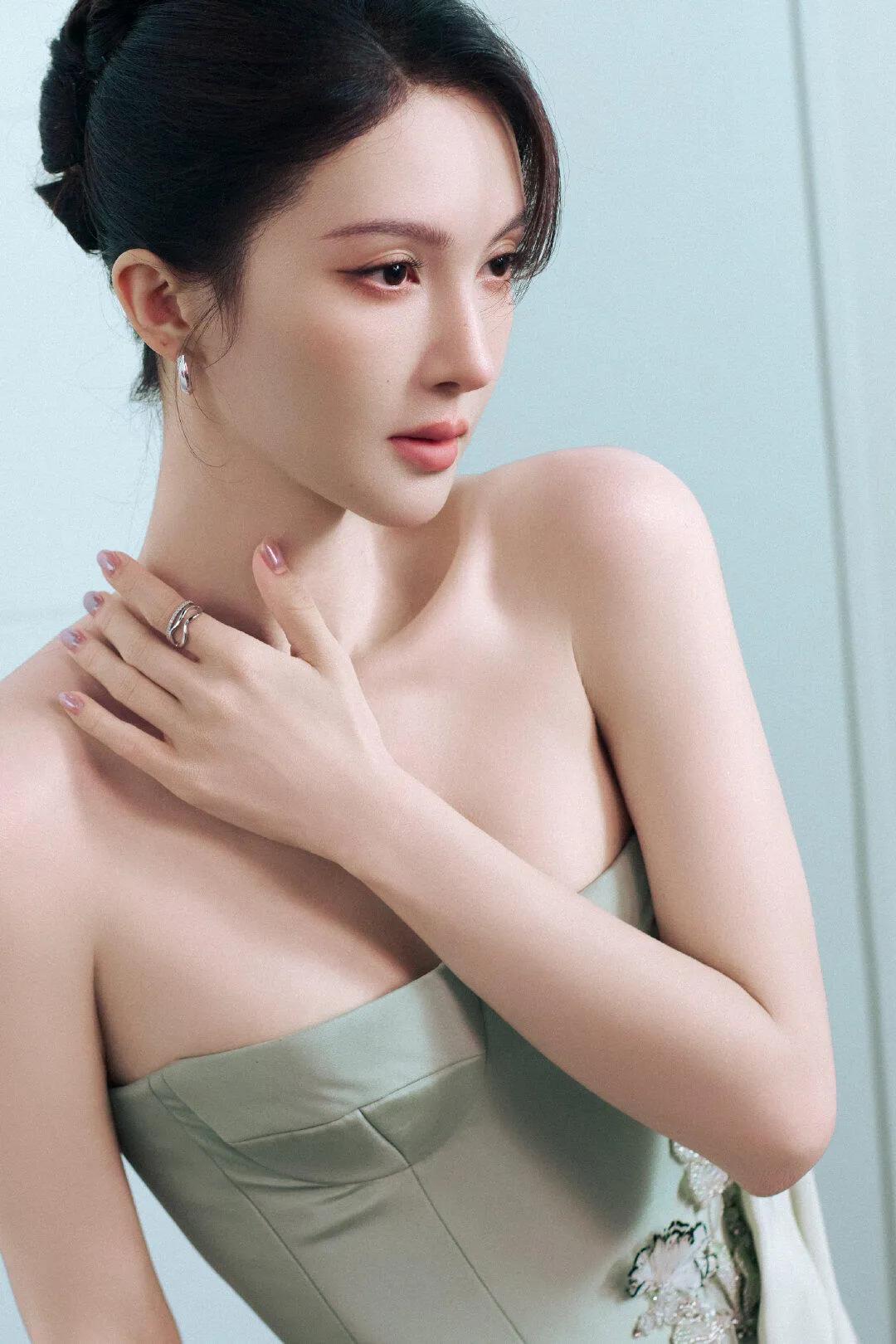金晨-愿望礼服|| 气质女明星[话题] 女神[话题] 每个她都闪闪发光[话题] 