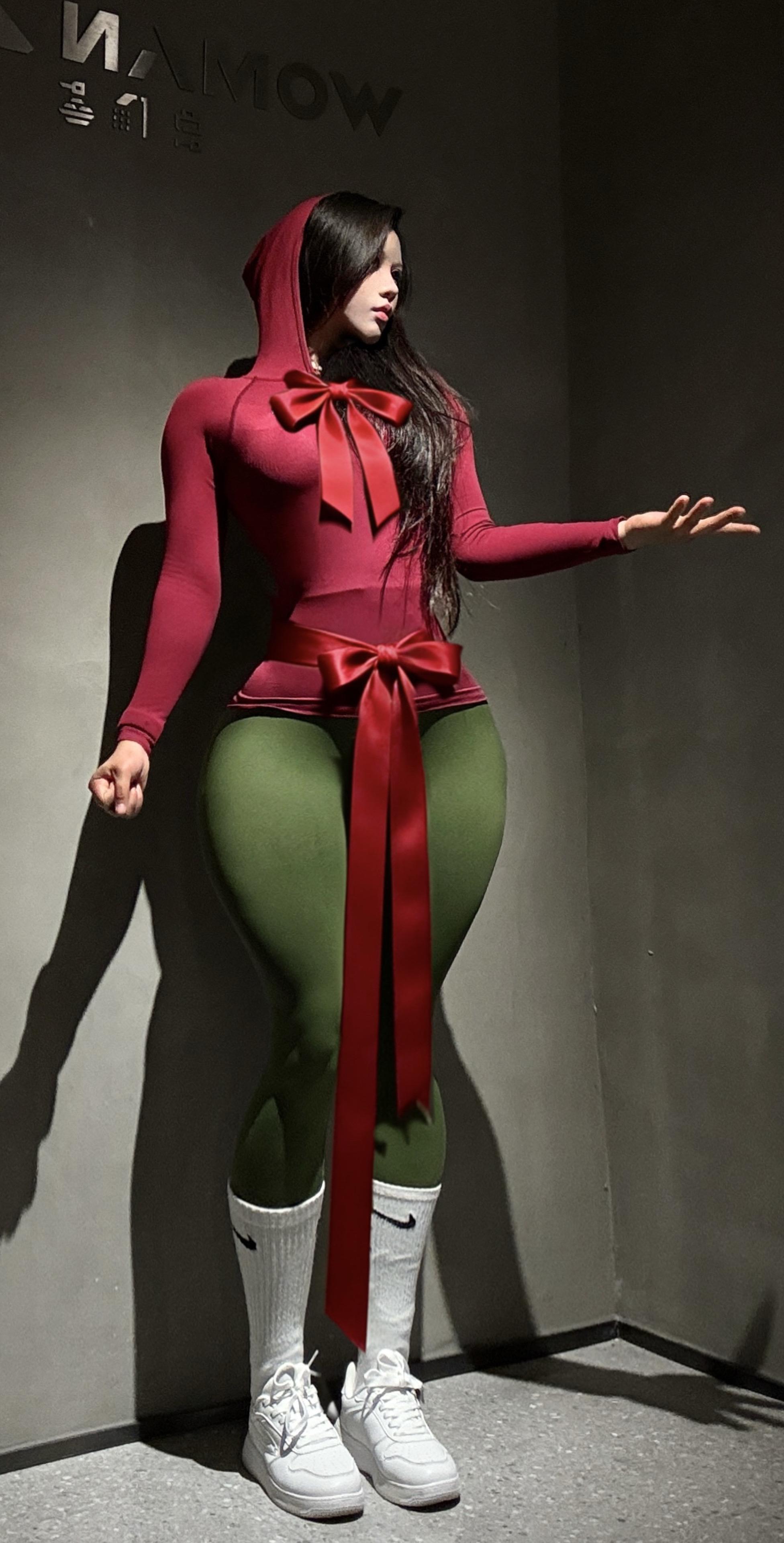 🎅 是谁向圣诞老人许愿 要个肌肉女的? 🍎 🍏
