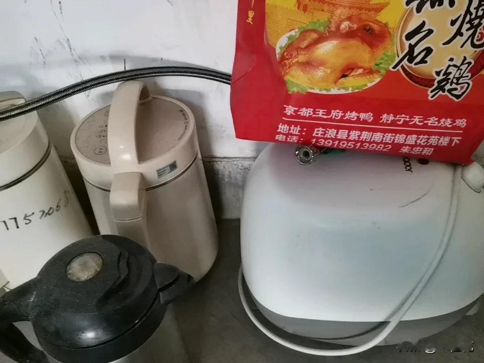 家里的各种东西一年不清理不整理就将各个角落塞满了。
今天利用周末把家里整顿了一遍