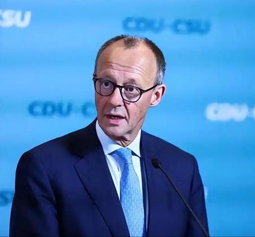 德国总理默茨表示，伊朗领导层在持续的对峙中“羞辱”了美国。
他还补中说，伊朗似乎