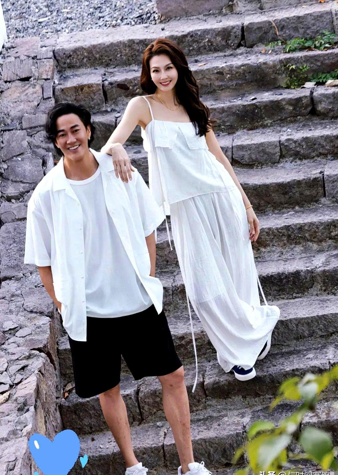 何润东老婆林姵希，脸上真是透着股说不出的舒展和松弛。

她自己都说，我这人没啥大