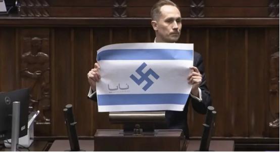 波兰议员康拉德·伯科维奇在波兰议会干了件别人想干而不敢干的事，直接举了面“改造版