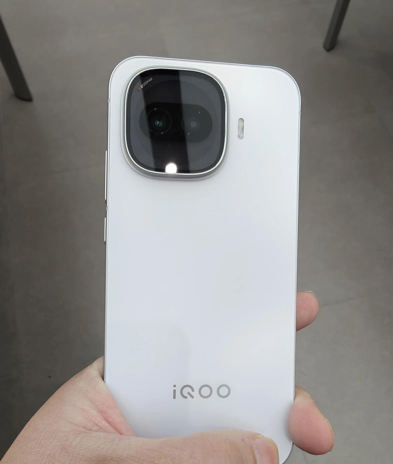 iQOO Z11 Turbo上手体验，说下小编的真实感受今年没有Turbo Pr