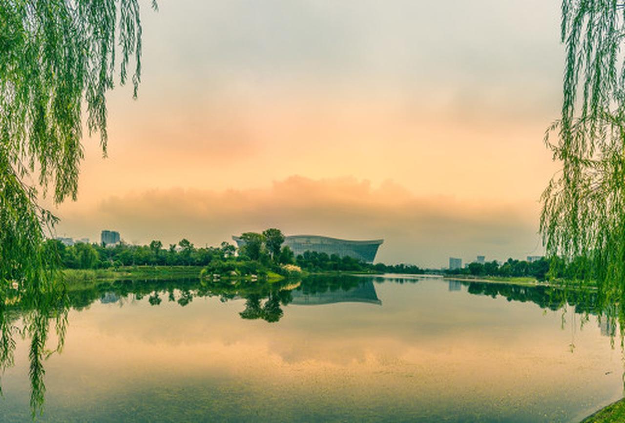 你觉得成都绿化景观打造算啥水平? 成都的绿化景观打造那绝对是高水平！就拿锦城湖公