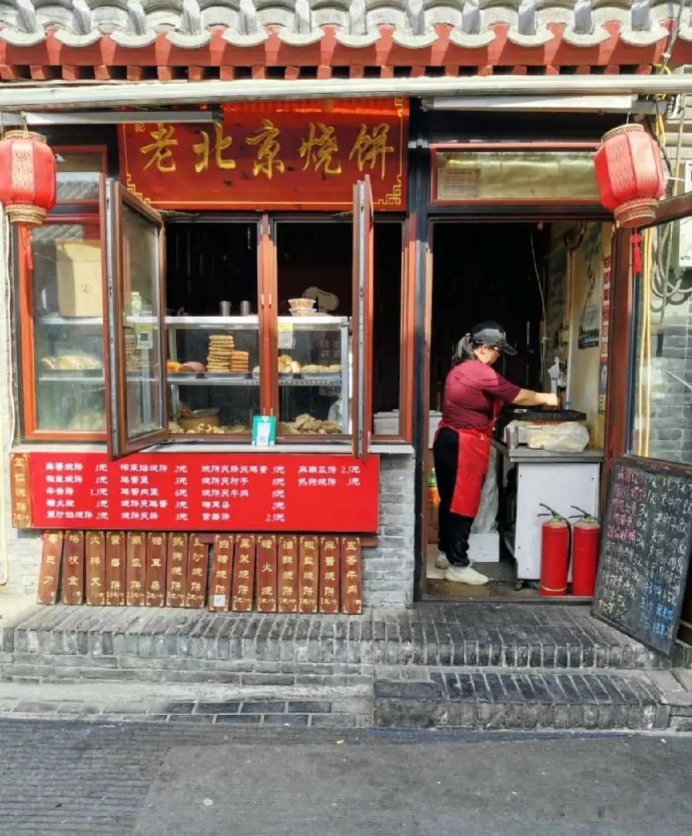  
一条“好吃”的胡同-留学路，烟火气很浓、从街头可以吃到尾巷，价格便宜，主要是