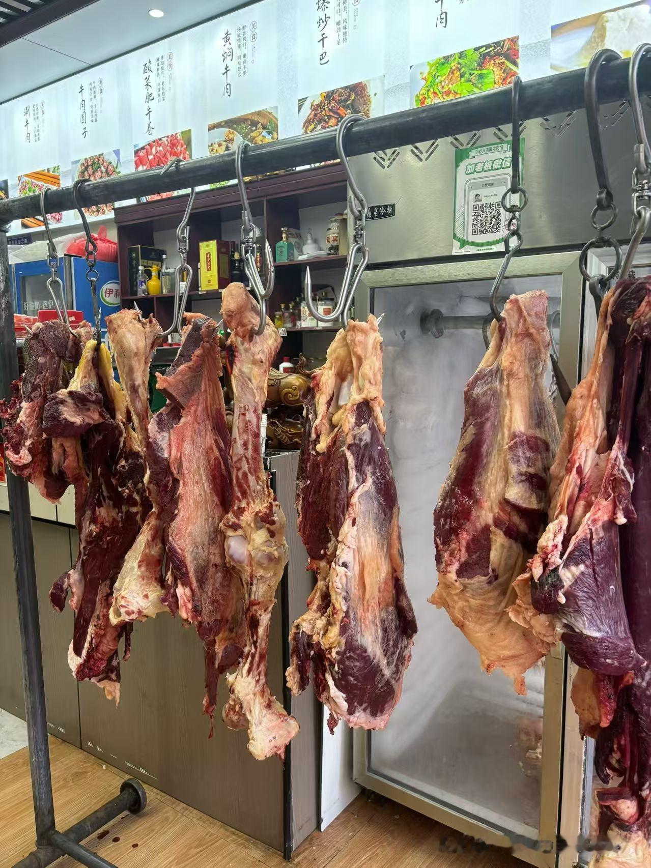 入秋天气慢慢转凉，就馋这一口鲜香的黄牛肉。新鲜的黄牛肉肉质紧实细嫩，不管是爆炒、