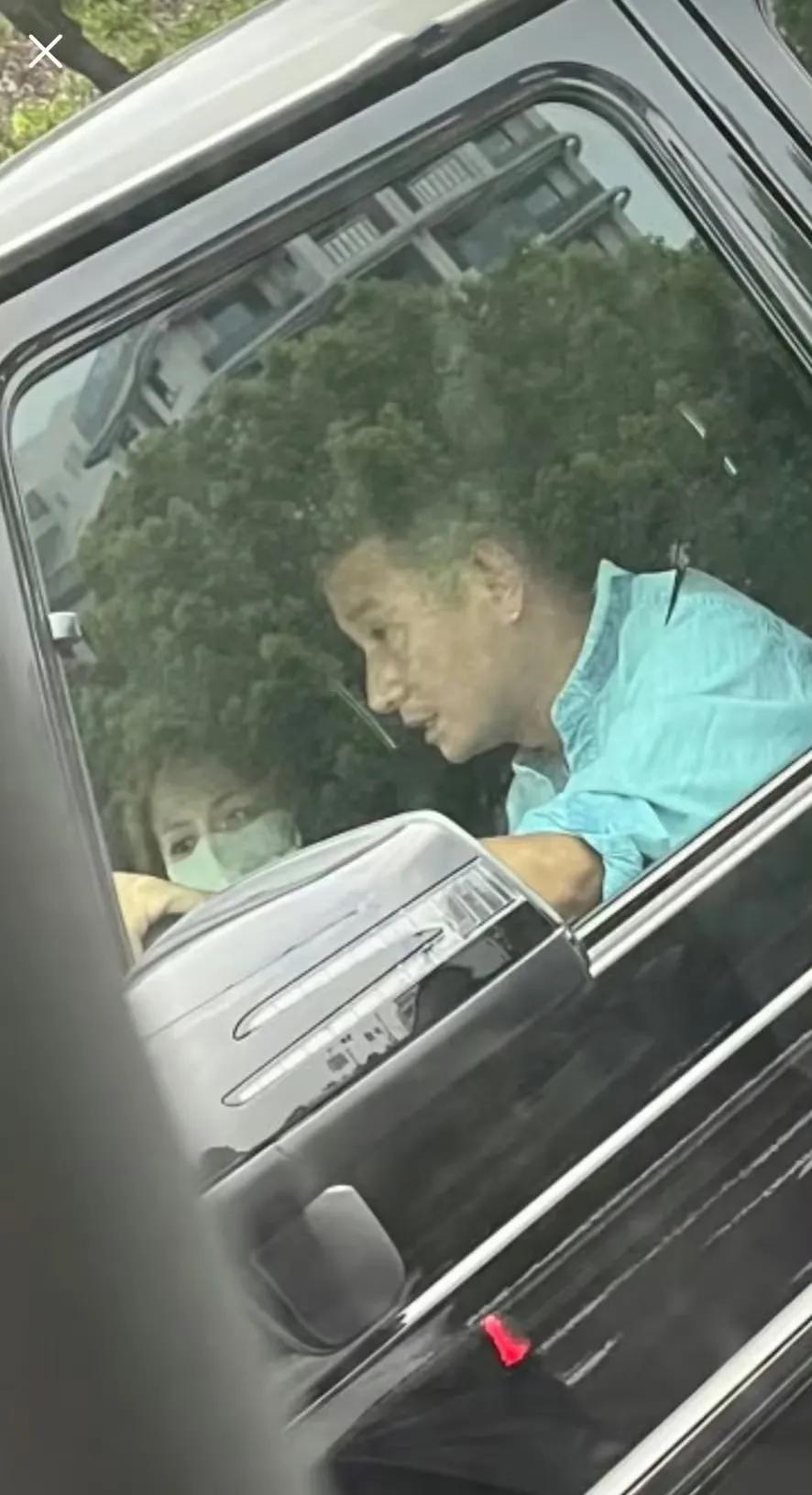 过气明星开大G炫富？文章街头被偶遇，网友：瘦死的骆驼比马大！
本以为"周一见"事