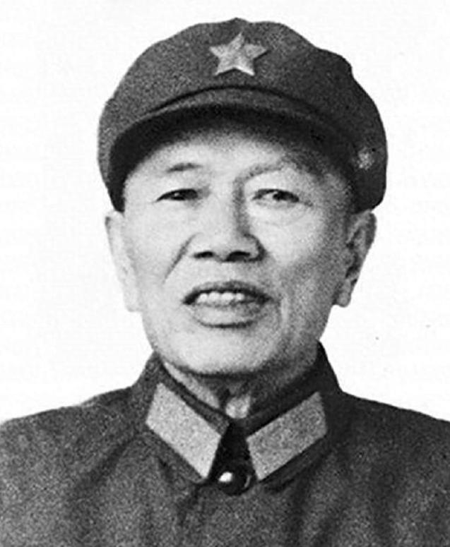 1949年，四野第15兵团司令员邓华正在军中处理公务，突然，他的目光被一封私人信