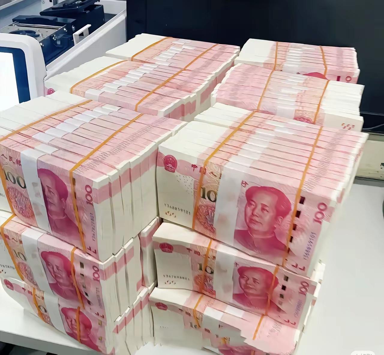 我肯定会为见100万现金努力啊！普通人想存到100万可不容易。就像有人从10万存