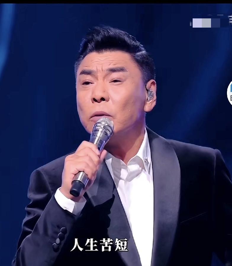 大湾区音乐会最让人动心时刻就是三个人，屠洪刚。一曲江山无限，带回到《康熙微服私访