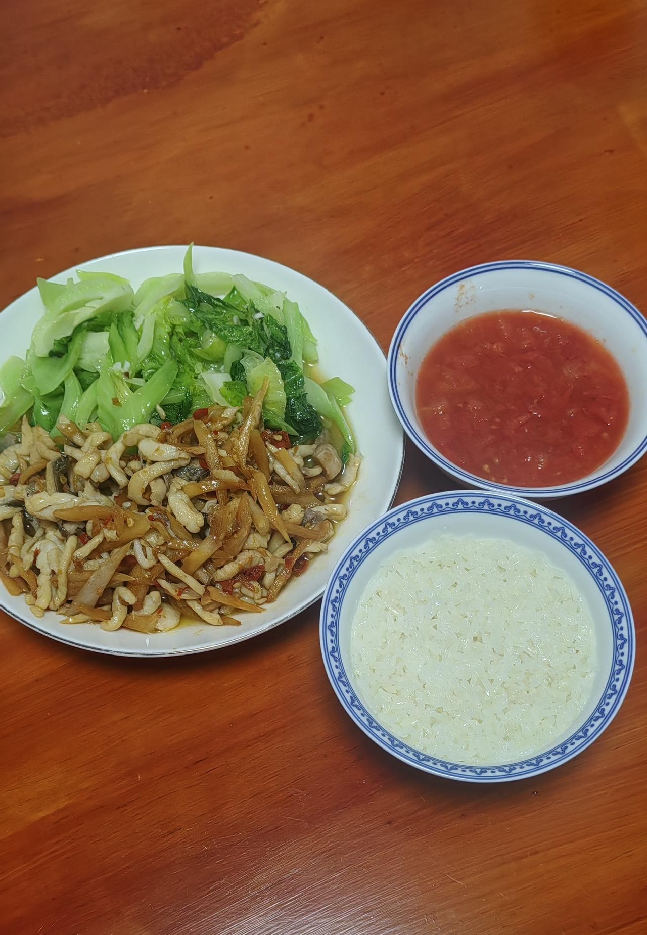 风口
这段时间南宁非常闷热，空调要开到天亮，大橘早早就霸占出风口，这毛绒绒的家伙