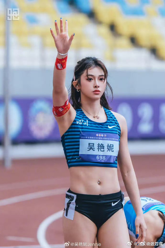吴艳妮夺冠刚出名的时候，我就觉得她算那种标准美女你们觉得呢？ 