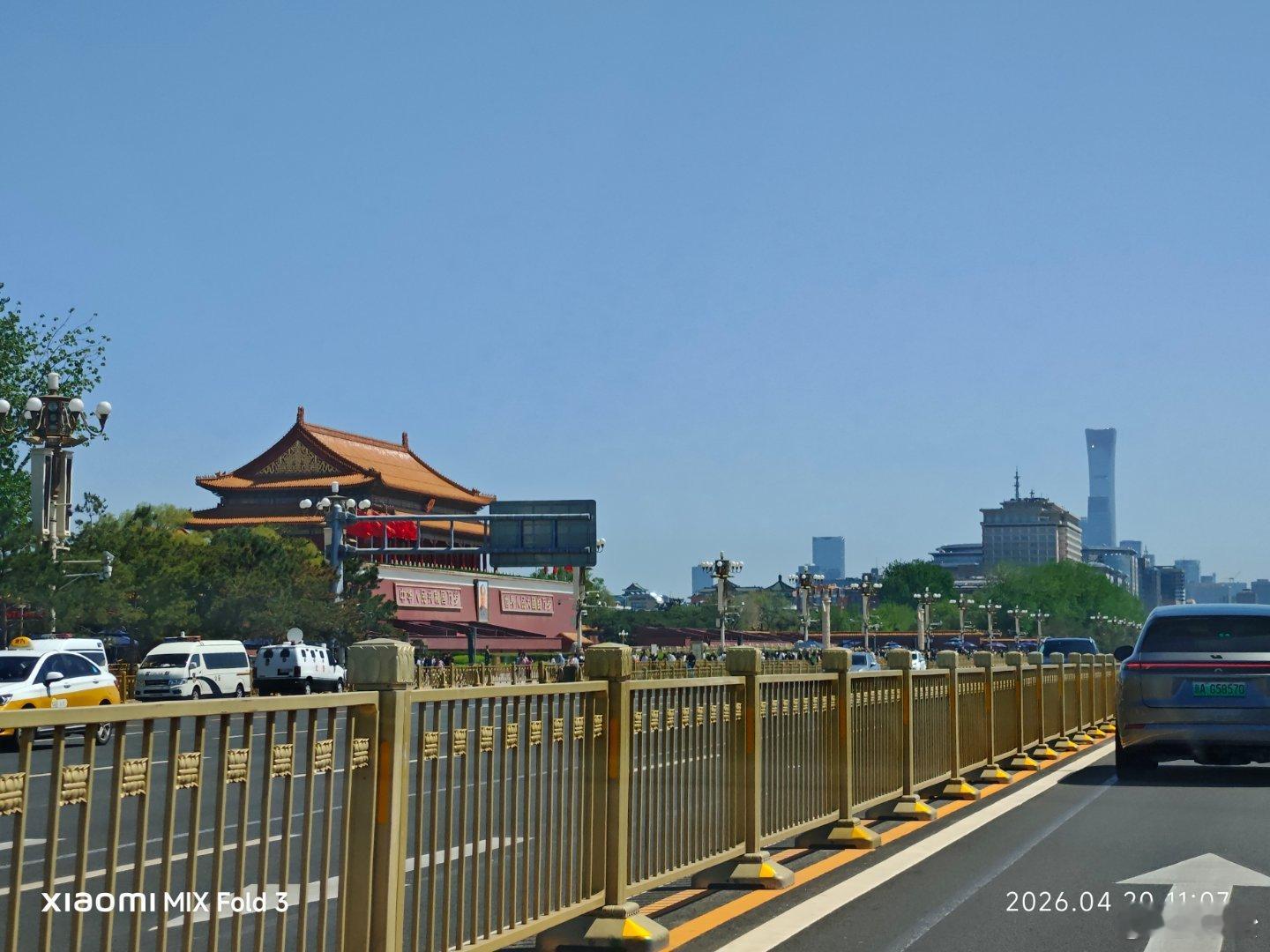 网约车，穿过柳絮飘飘的美丽北京城，新手司机，才开两三天，从公司租的红旗车，一个月