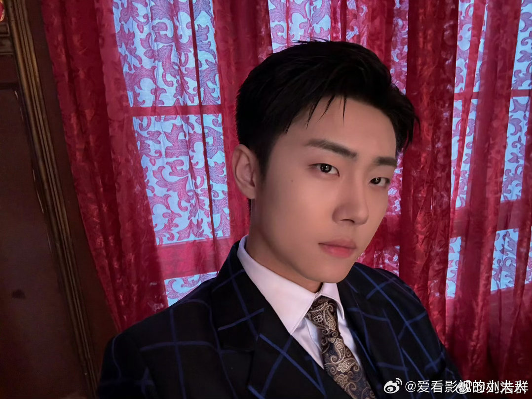 刘浩群从东北网红到短剧校霸东北喜剧网红刘浩群解锁短剧新身份！将东北式幽默与角色的