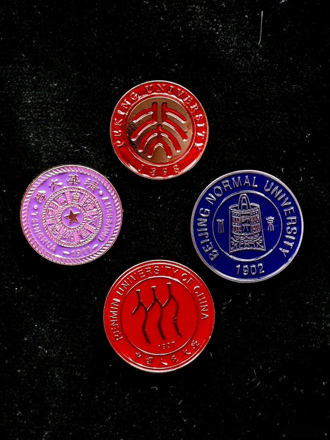 有人问我在收藏高校的校徽吗？我只收集我曾讲座的高校校徽。记得在北京大学第一次讲座