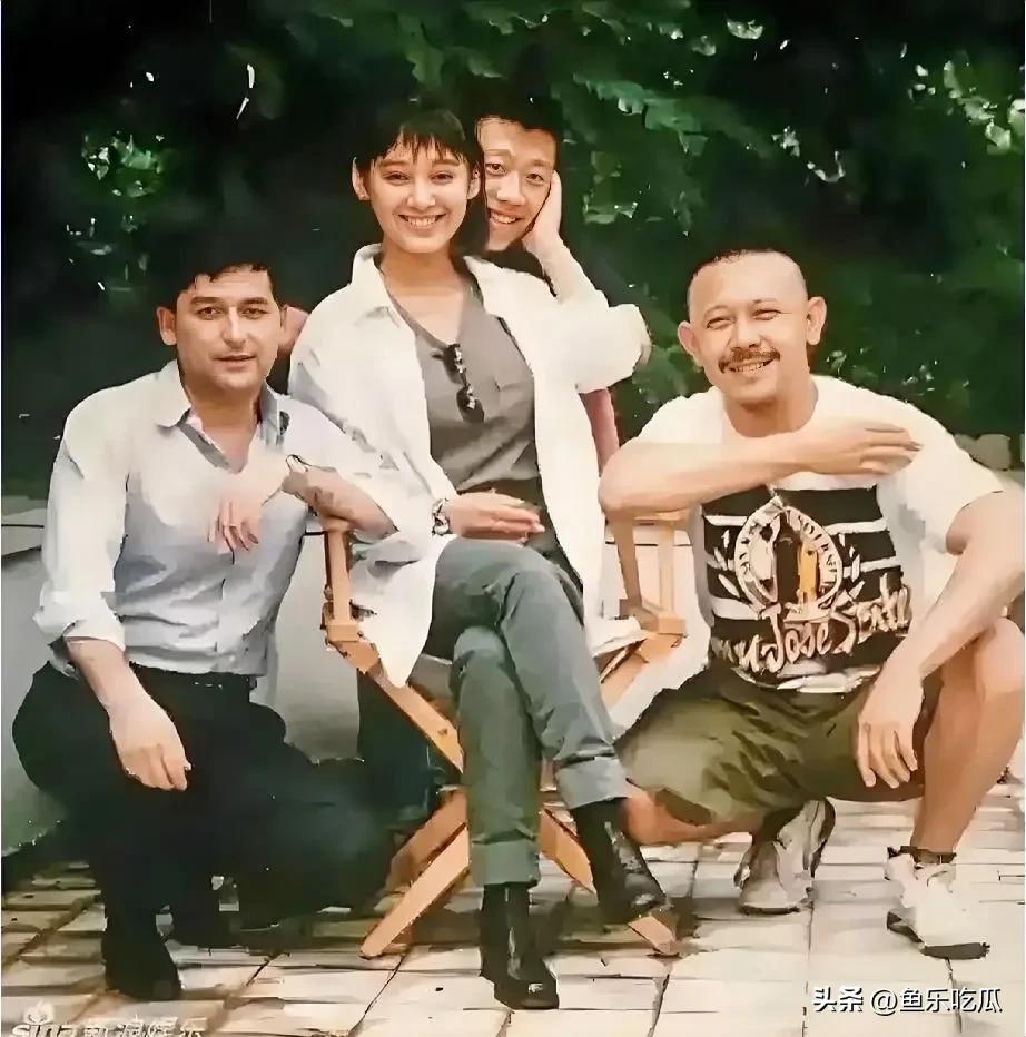 1993年姜文、宁静、夏雨等人留下的那张照片，背后藏着好多故事。那时的姜文拍《阳