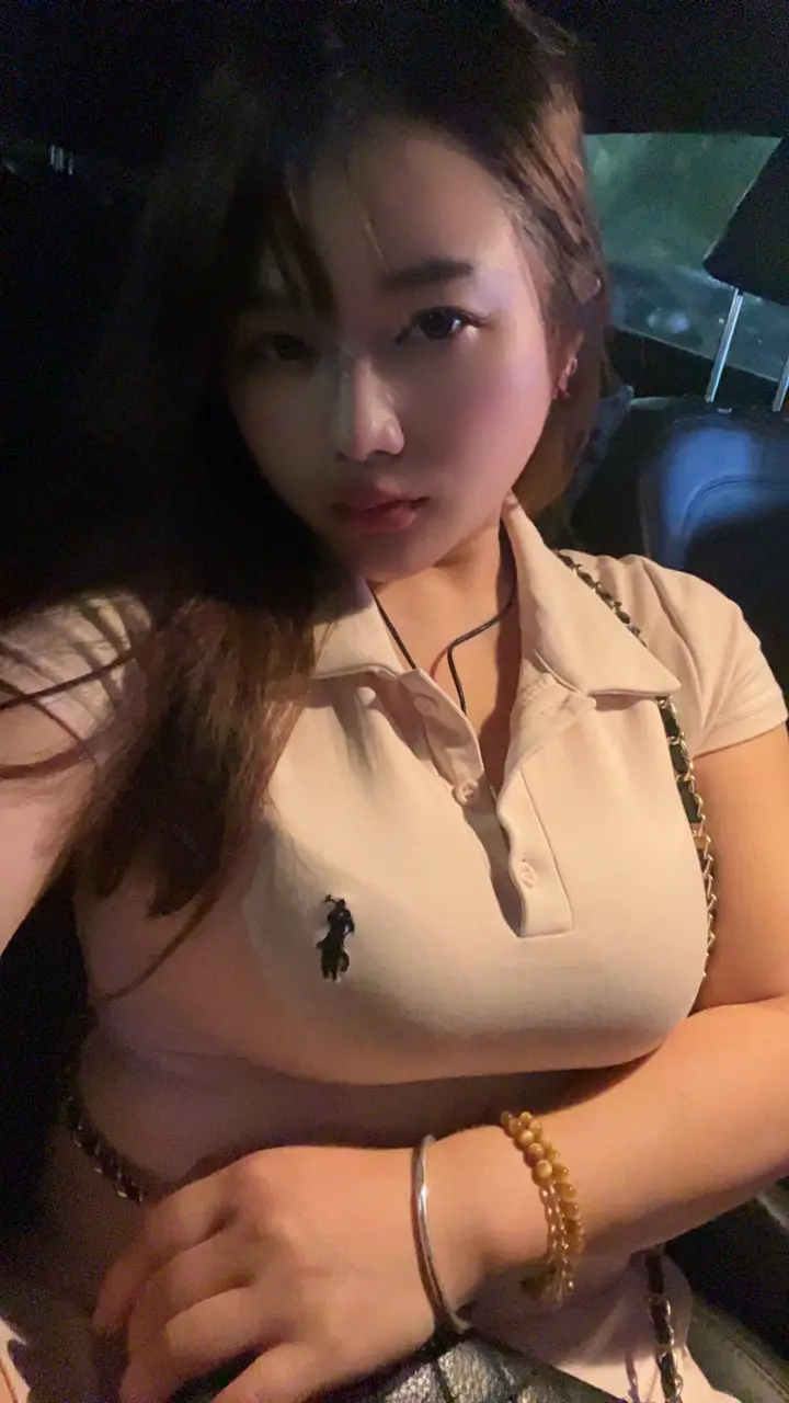 还好会喝点酒 不然烦恼的时候都不知道怎么办