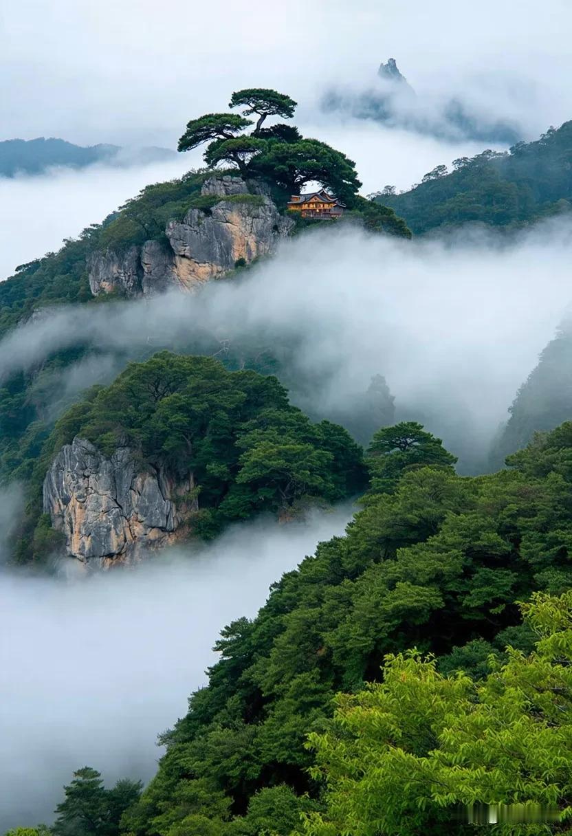 #下联：夏日千山翠色新，诚邀上联#
1. 春风万里柳烟轻，
   夏日千山翠色新