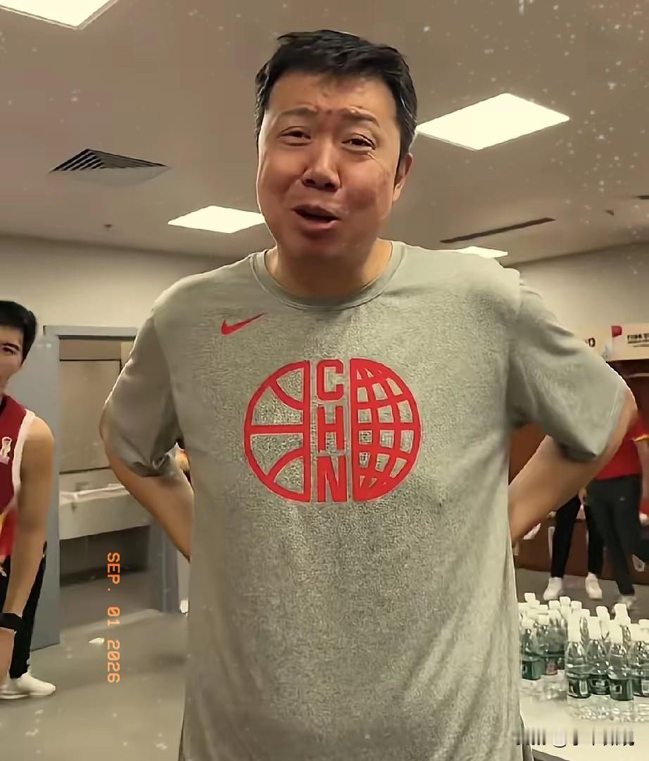 昨晚中国男篮绝杀后，在更衣室，王治郅问赵继伟，你那球到底咋传的啊，我看着都要丢了