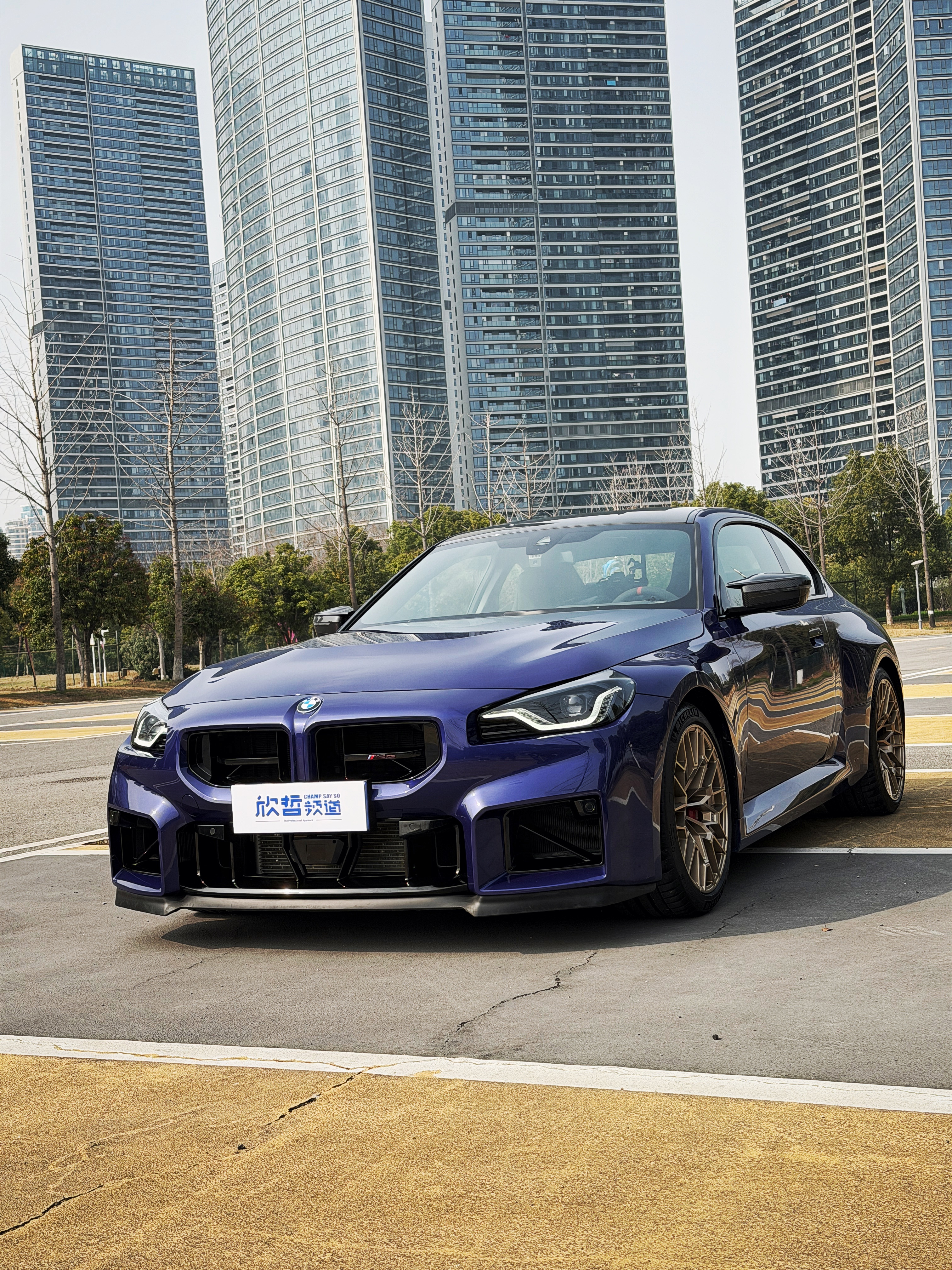 非常可惜赛道没租下来，今天只能出发山路拍摄（米其林PS4S得救了）欣哲频道宝马m