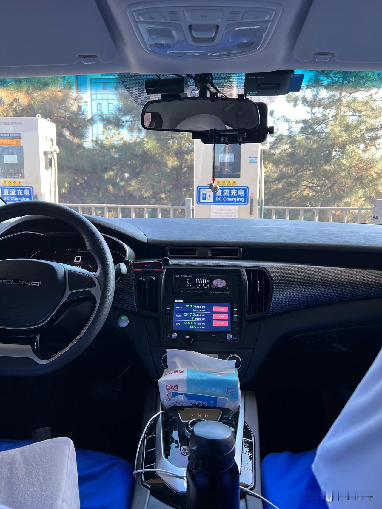从七里庄儿那边儿拉一个大兴机场，这落落完课以后，下来找地儿充电吃饭[呲牙]吃饱好